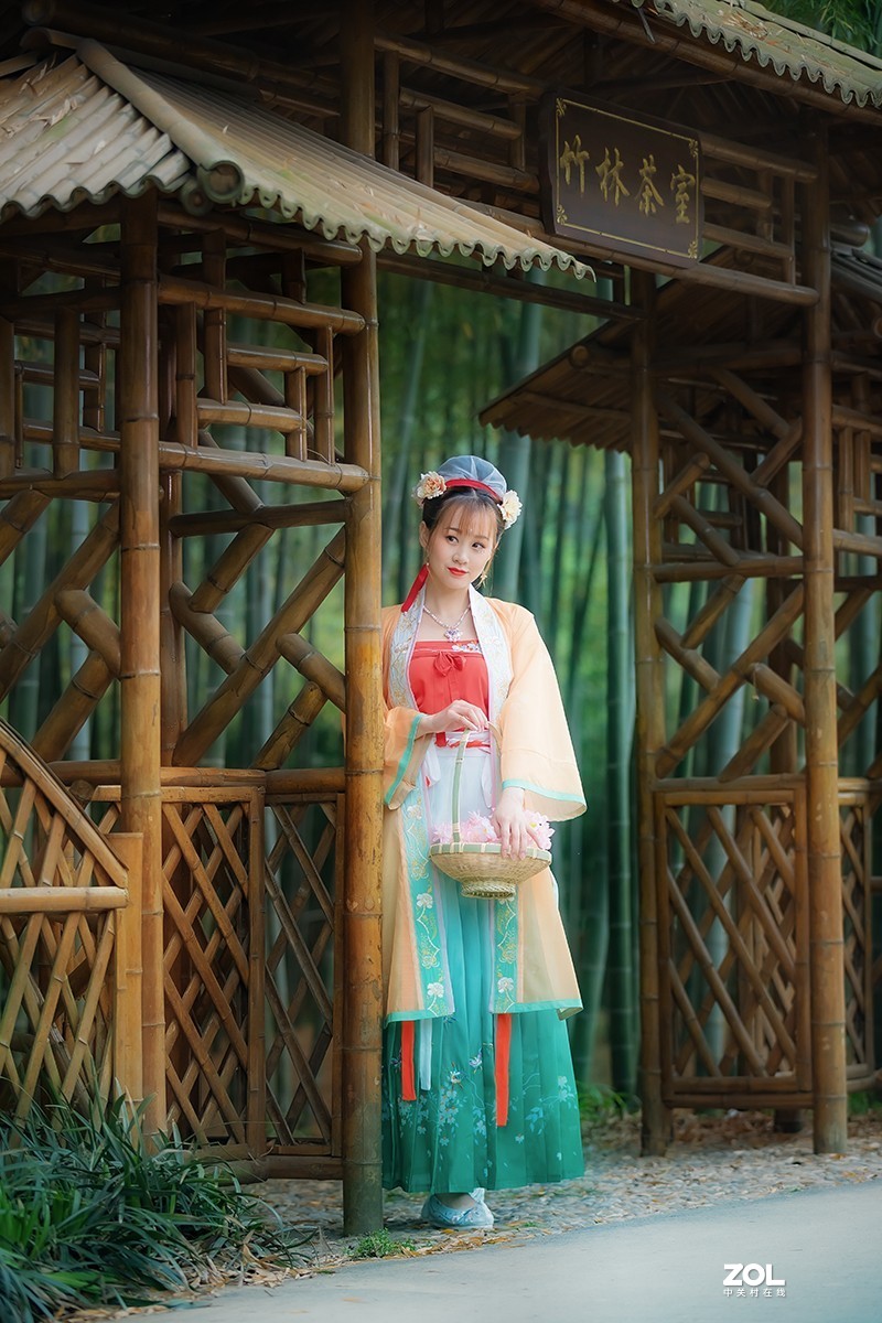 好久没出去拍照了,周末拍美女去