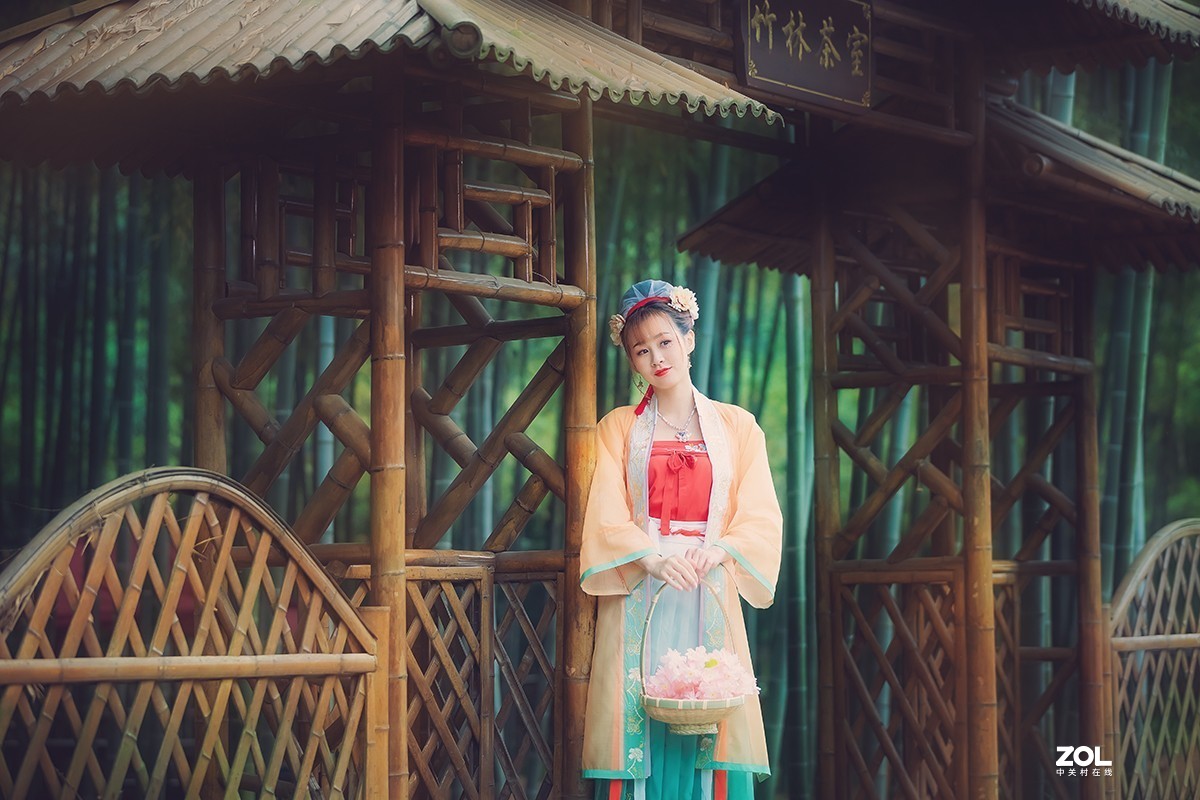 好久没出去拍照了,周末拍美女去