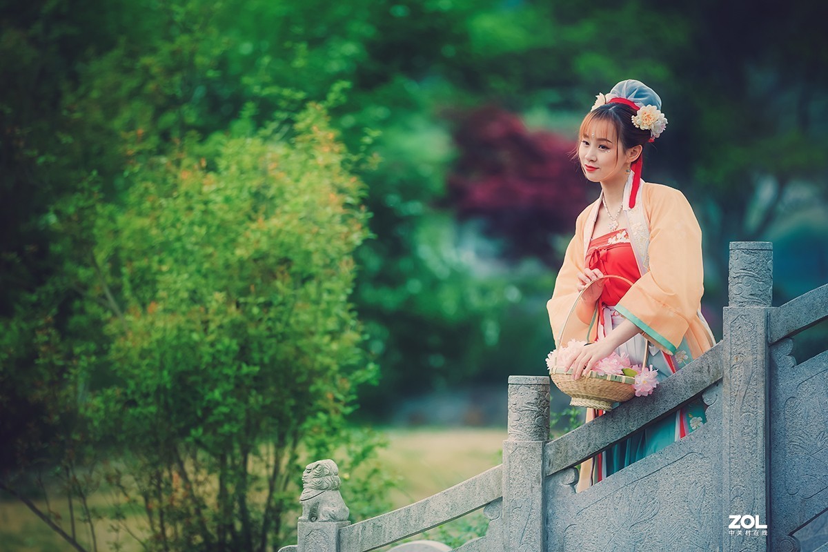 好久没出去拍照了,周末拍美女去