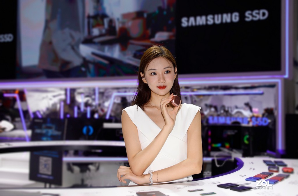 #2021ChinaJoy#+蓝牙耳机，