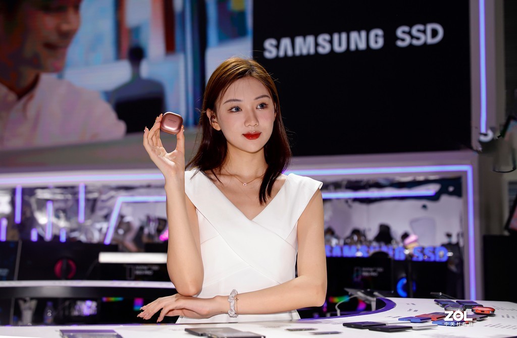 #2021ChinaJoy#+蓝牙耳机，