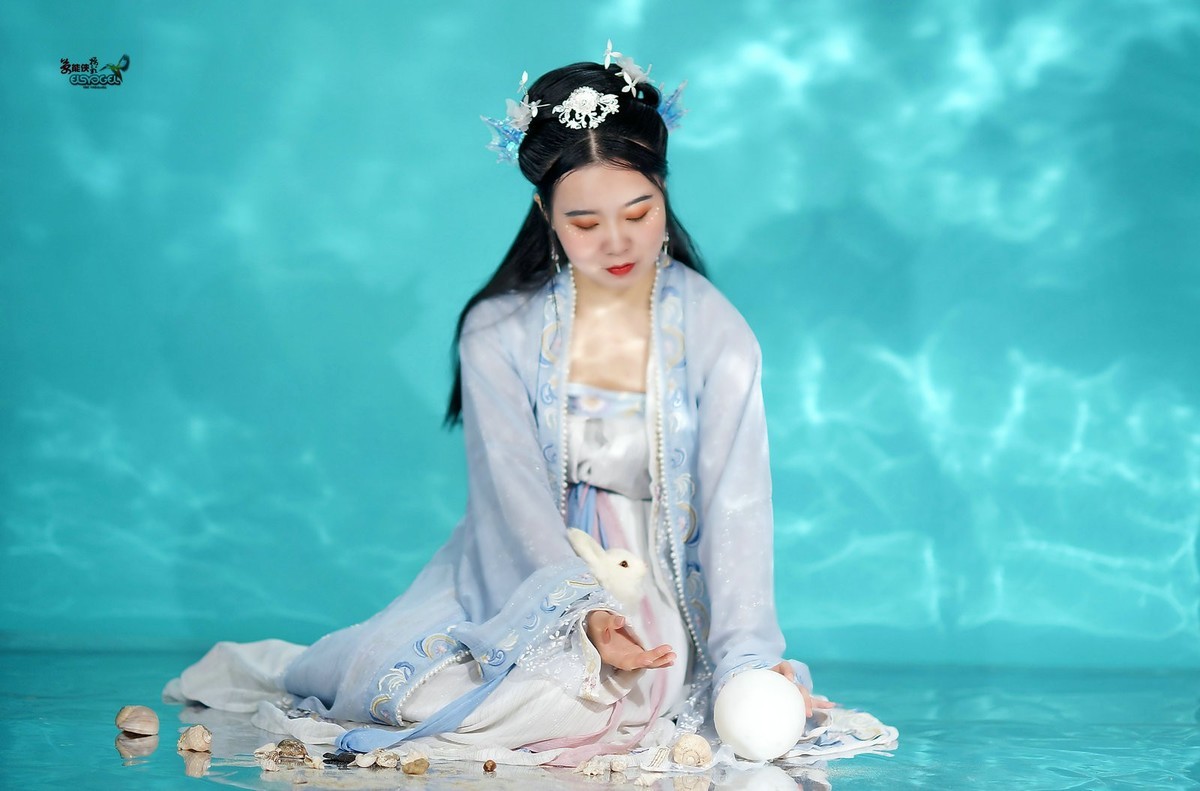 【蓝色的梦】--诗晴