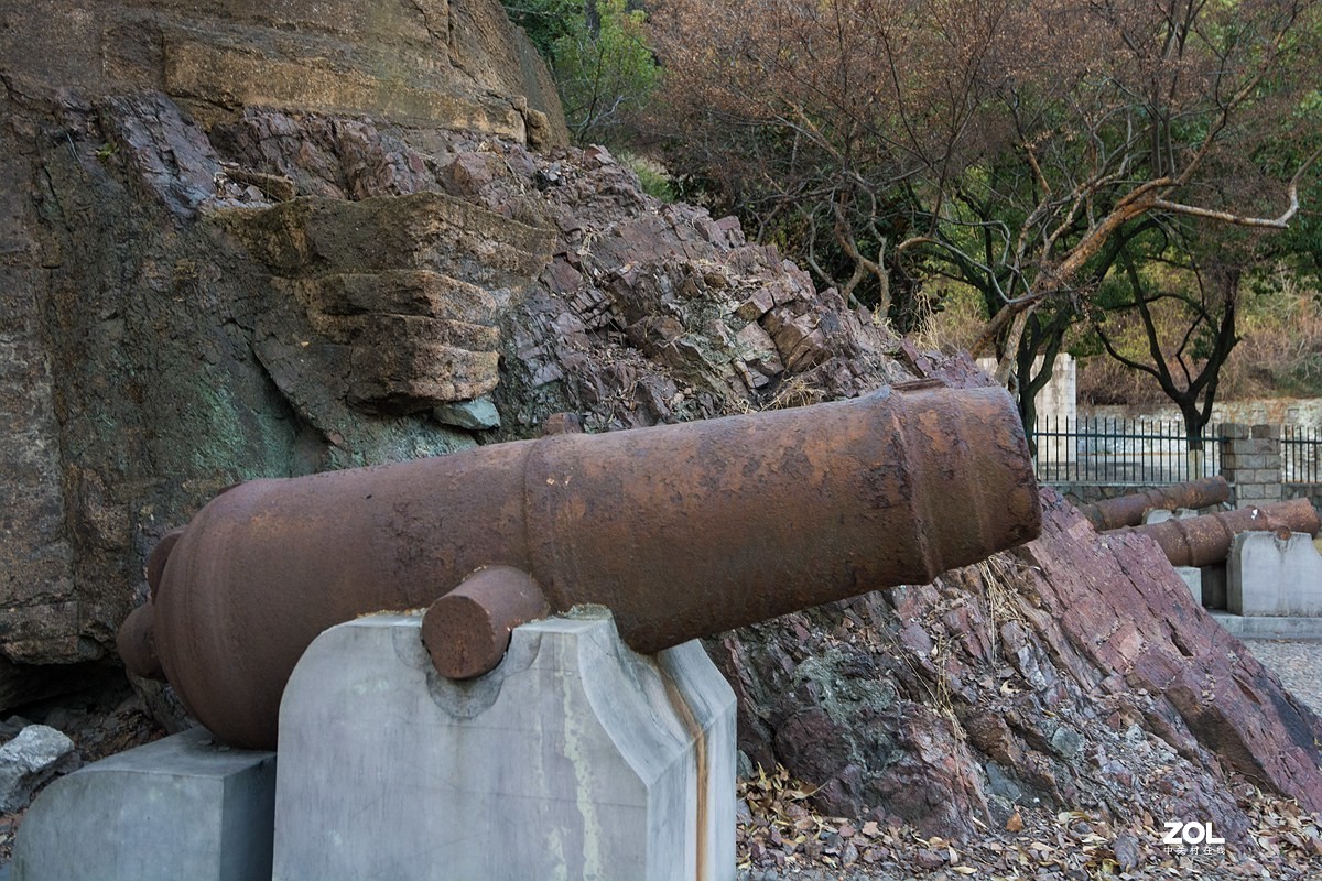 镇海口海防遗址安远炮台下