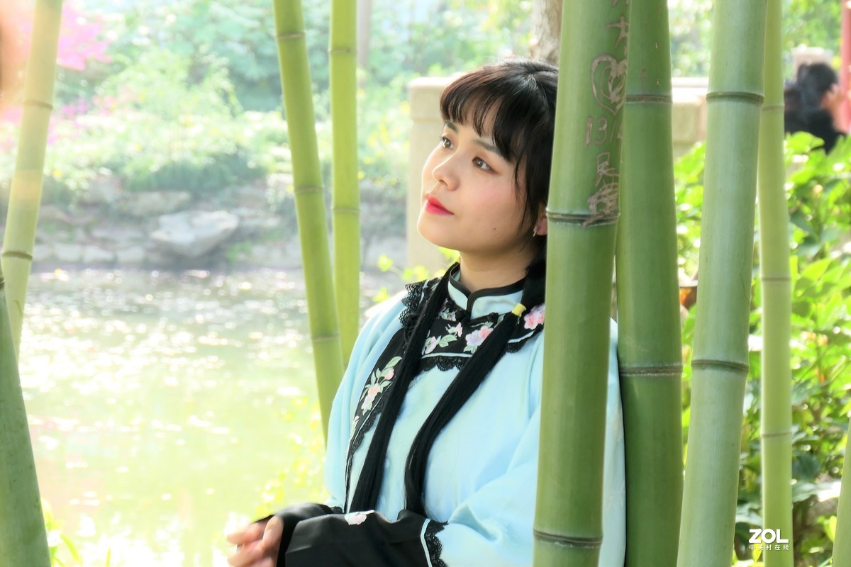 【竹林少女】——摄于上海桂林公园