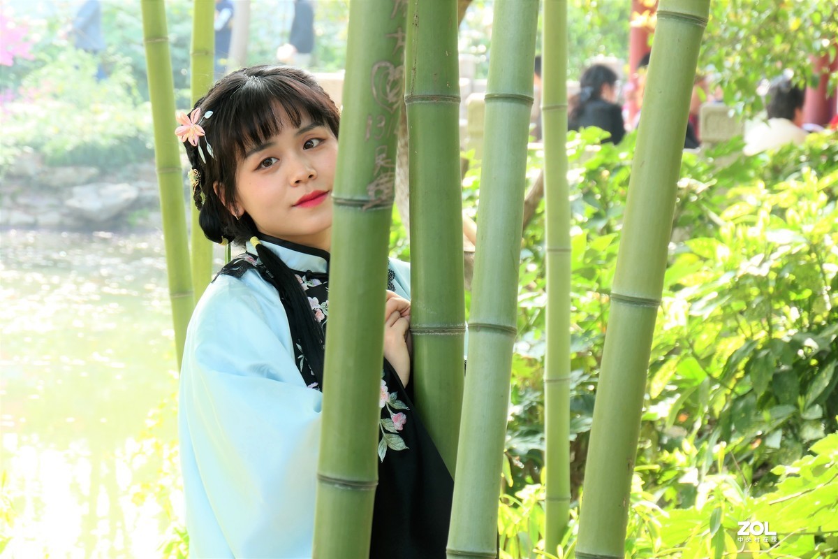 【竹林少女】——摄于上海桂林公园