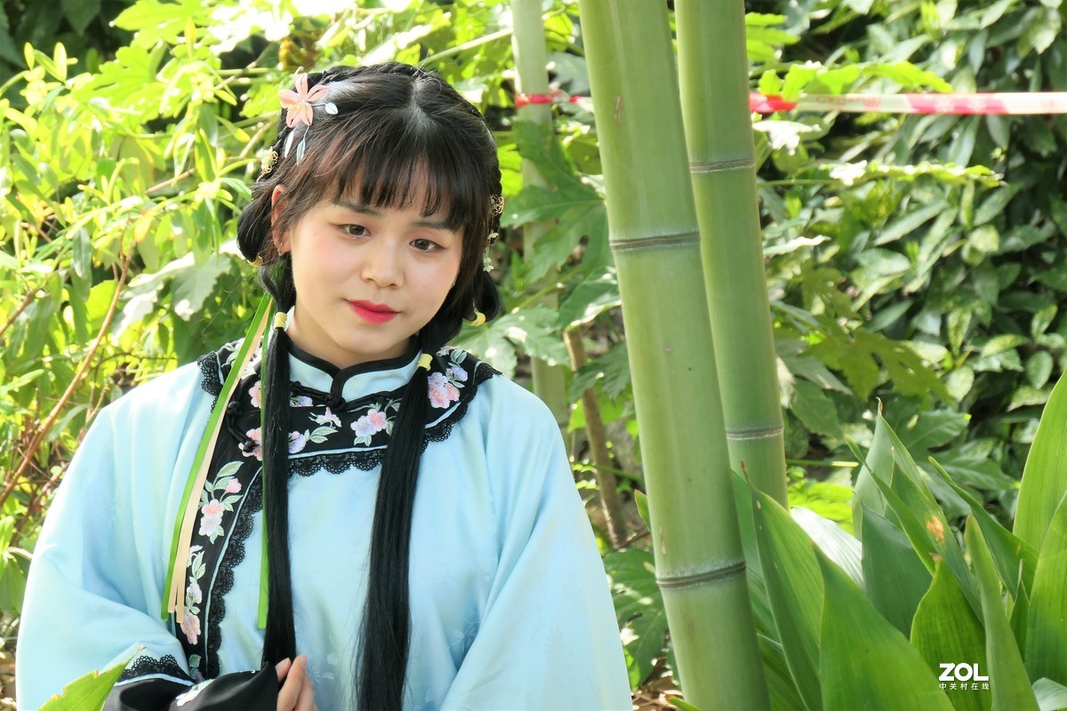 【竹林少女】——摄于上海桂林公园