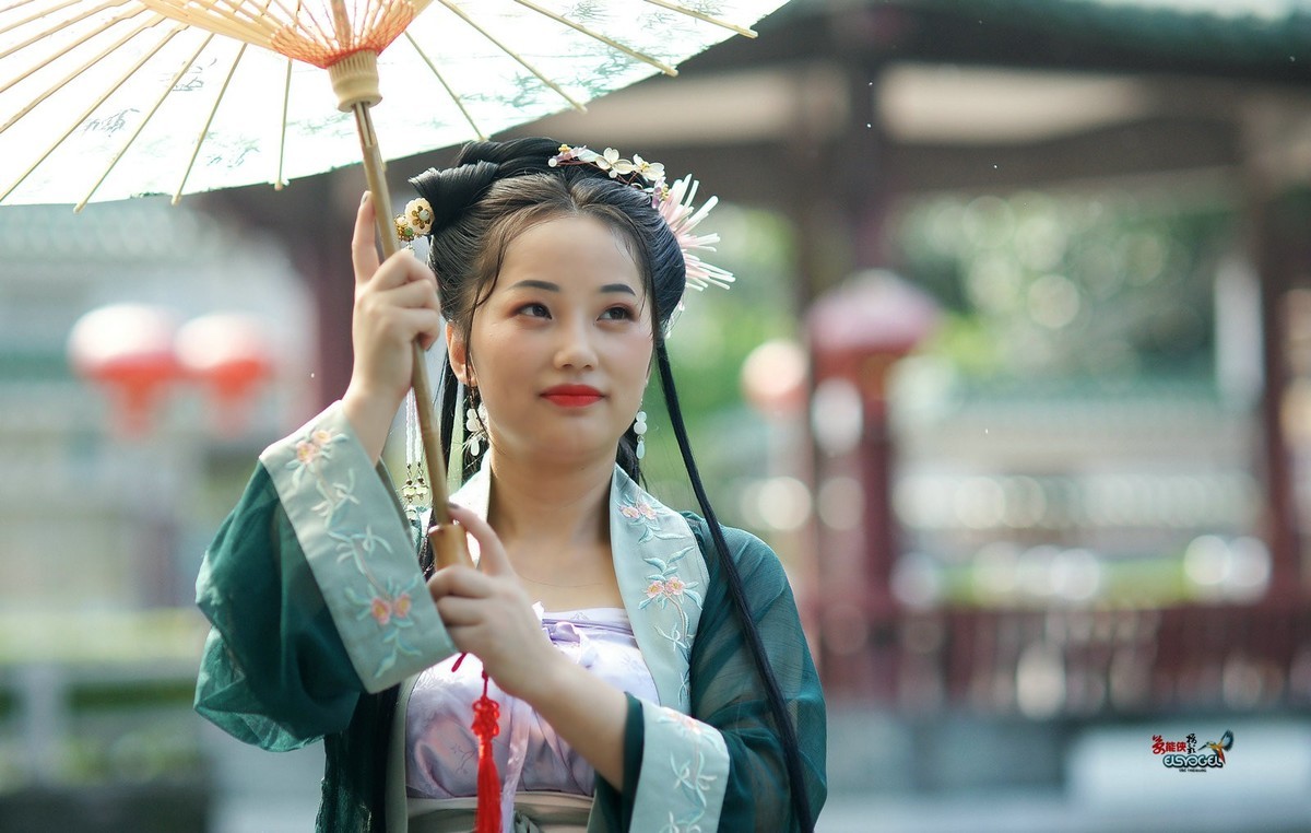 【九月天·一抺绿】---秀秀