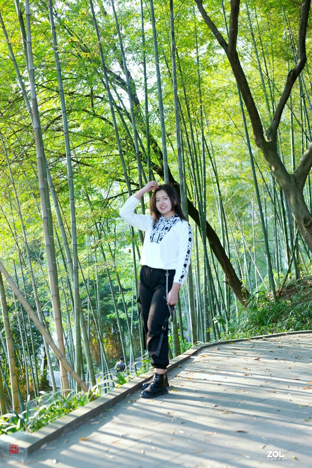 好事成双__贺:60d坛再添小桥流水版主！维族女生与竹林(4)