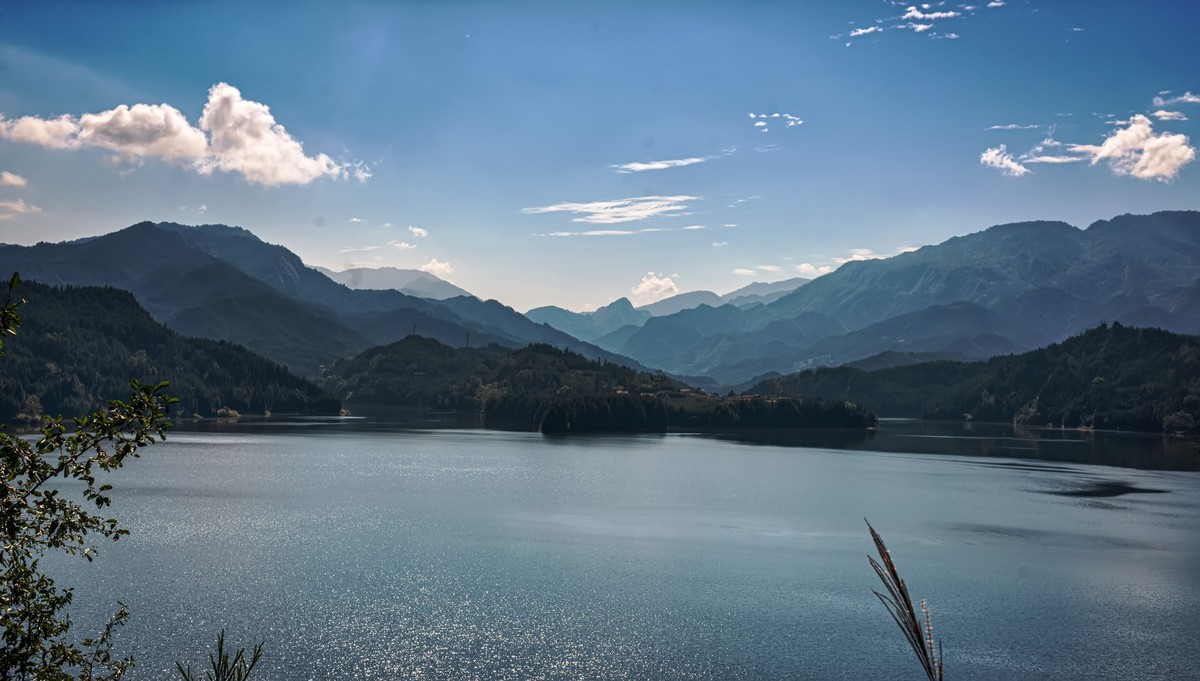 四川眉山：洪雅瓦屋山雅女湖