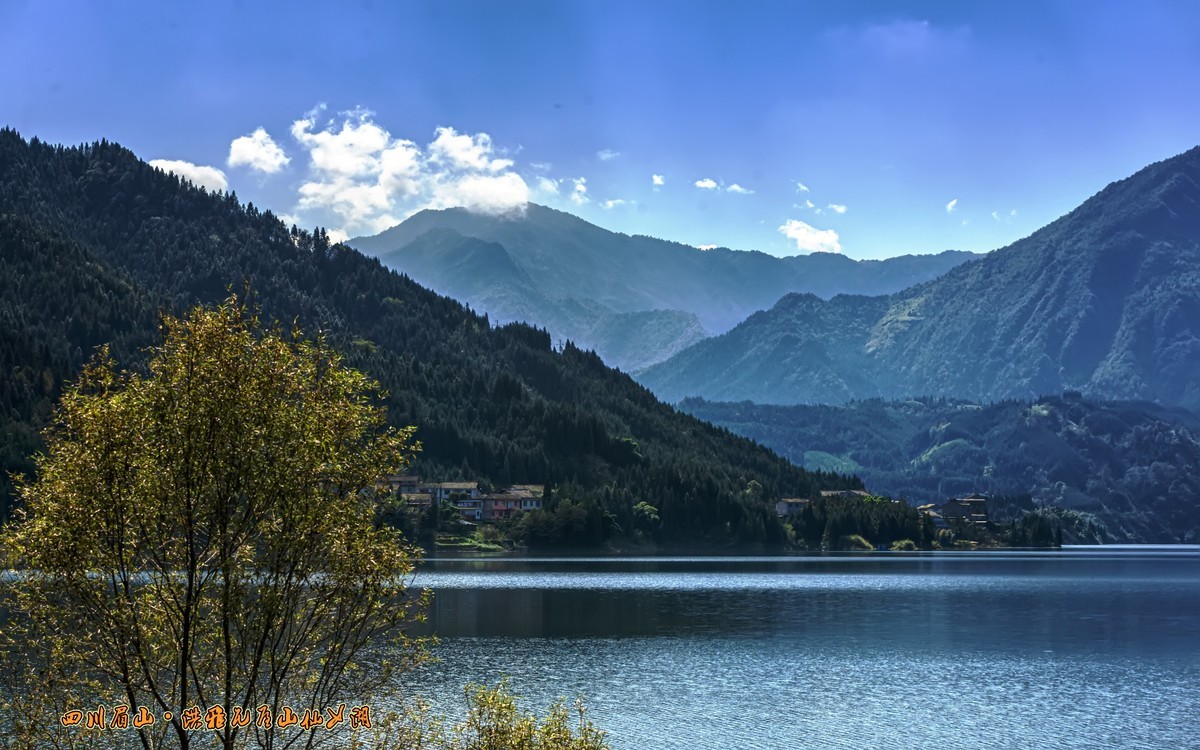 四川眉山：洪雅瓦屋山雅女湖