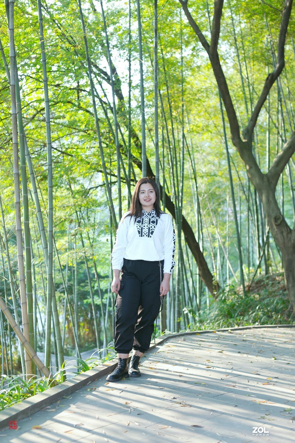 好事成双__贺:60d坛再添小桥流水版主！维族女生与竹林(4)