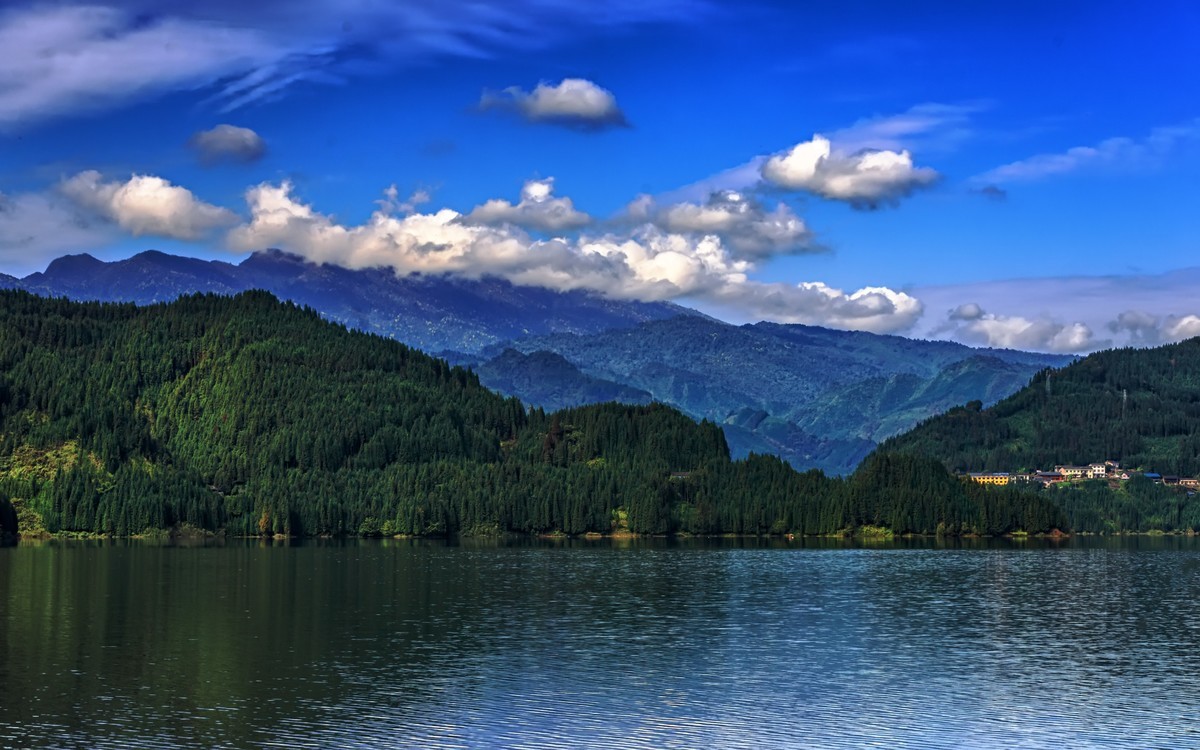 四川眉山：洪雅瓦屋山雅女湖