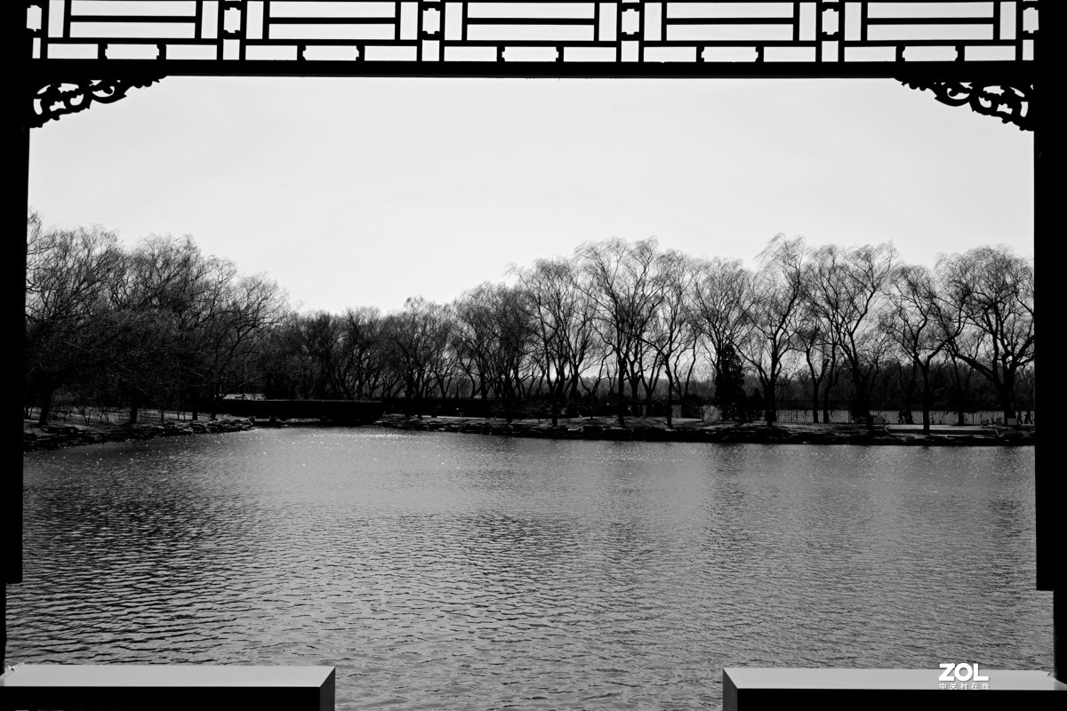 春拍颐和园〔黑白照片〕