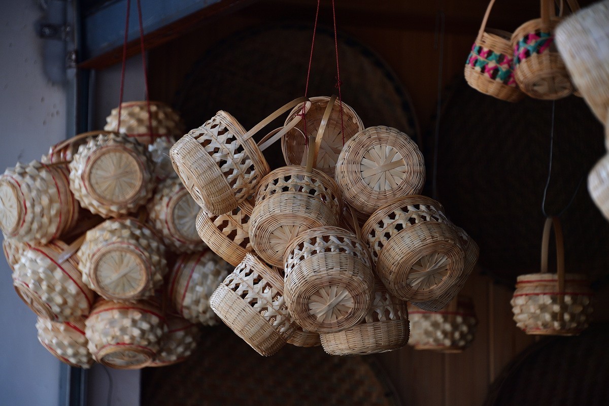 古街小商品手工艺品竹编杂货铺