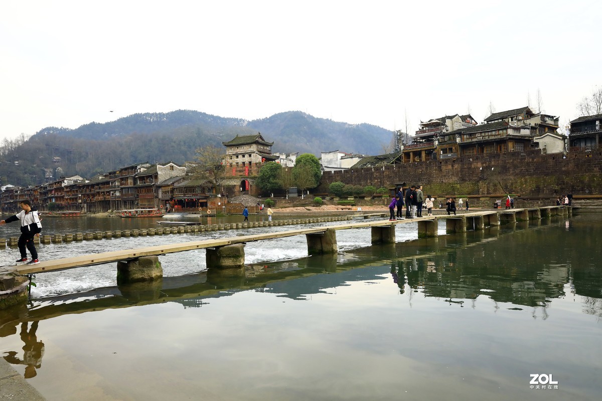 凤凰古镇--清晨版，因赶路，没去彩虹桥一带了