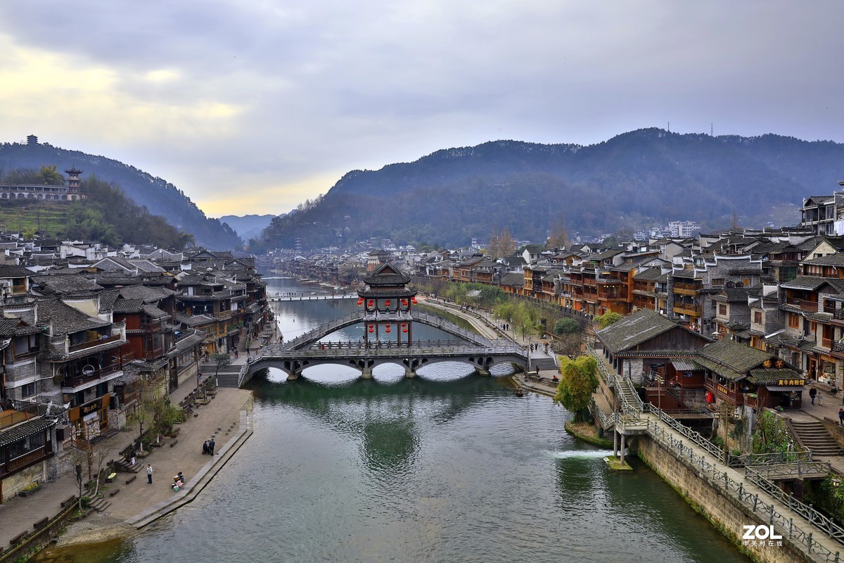凤凰古镇--清晨版，因赶路，没去彩虹桥一带了