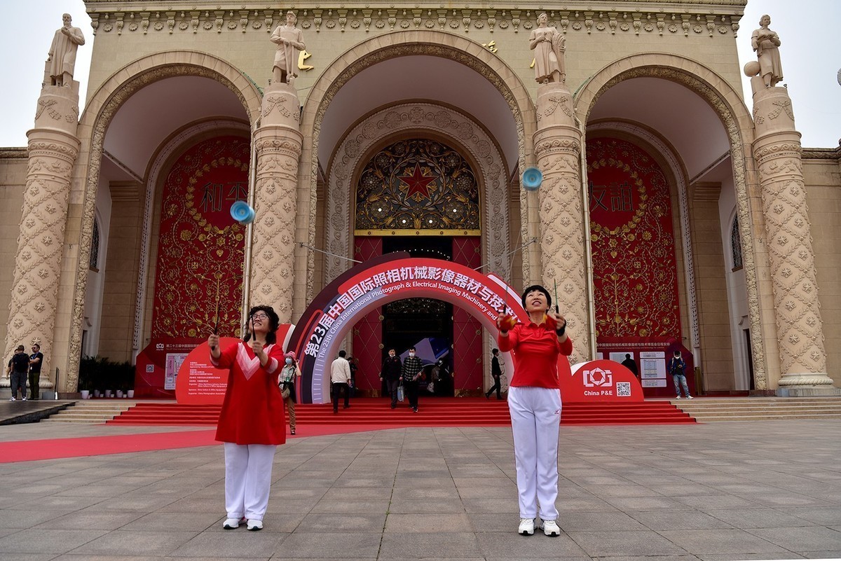首届新时代国际摄影大展在北京展览馆开幕—中国著名摄影朱宪民出席