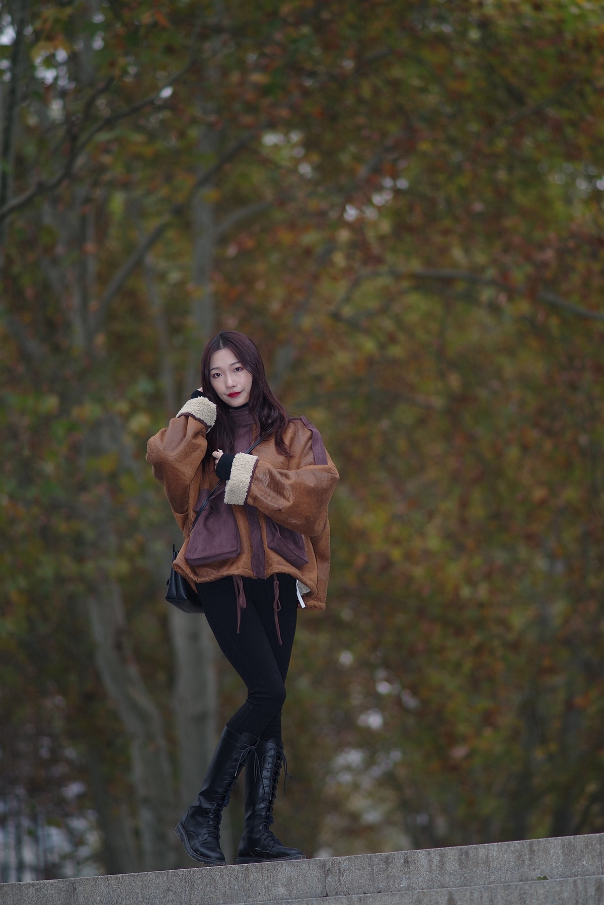 环境人像外拍公园里的鑫婕女孩