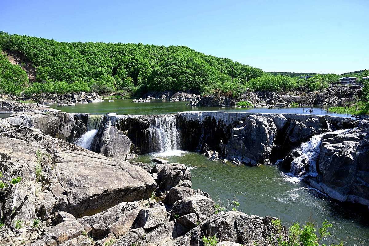 镜泊湖大峡谷图片