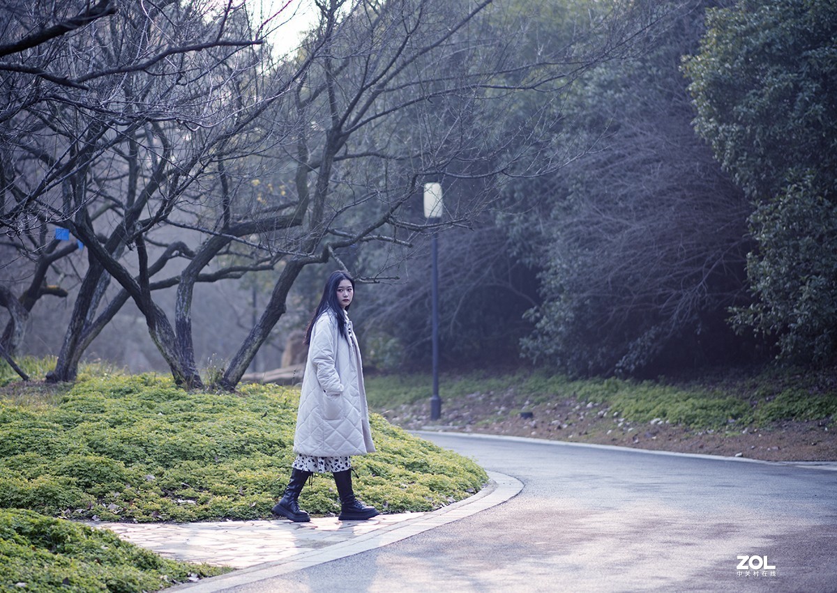 植物园里的妙龄少女