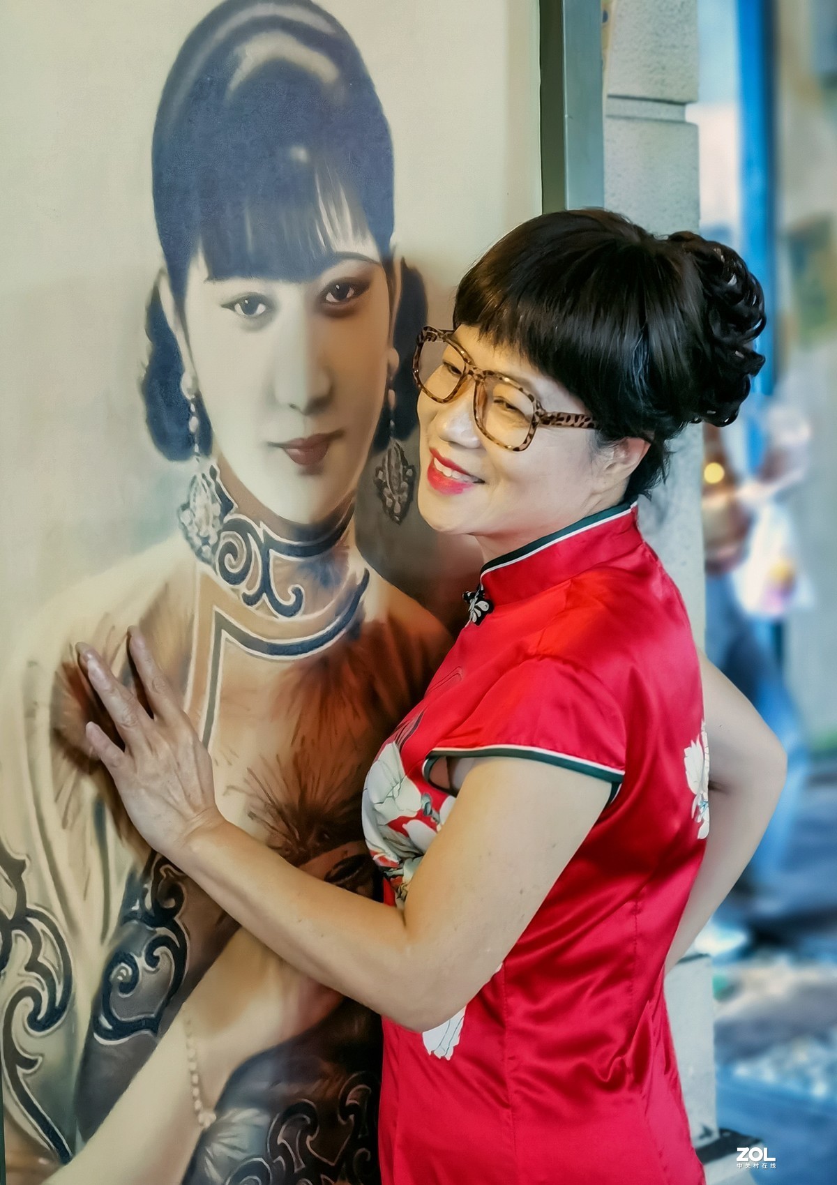 陆家嘴地下弄堂的旗袍阿姨们