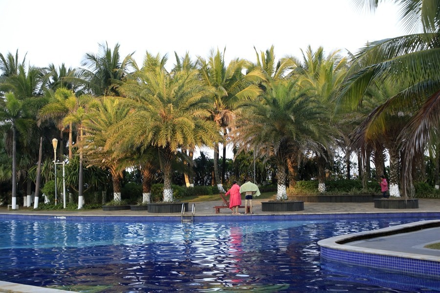 232【寿星老海南游摄日记】21.02.20临髙县长島兰湾：非常漂亮的游泳池！