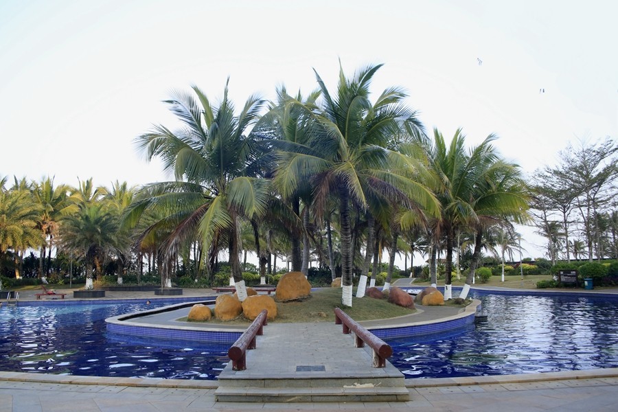 232【寿星老海南游摄日记】21.02.20临髙县长島兰湾：非常漂亮的游泳池！