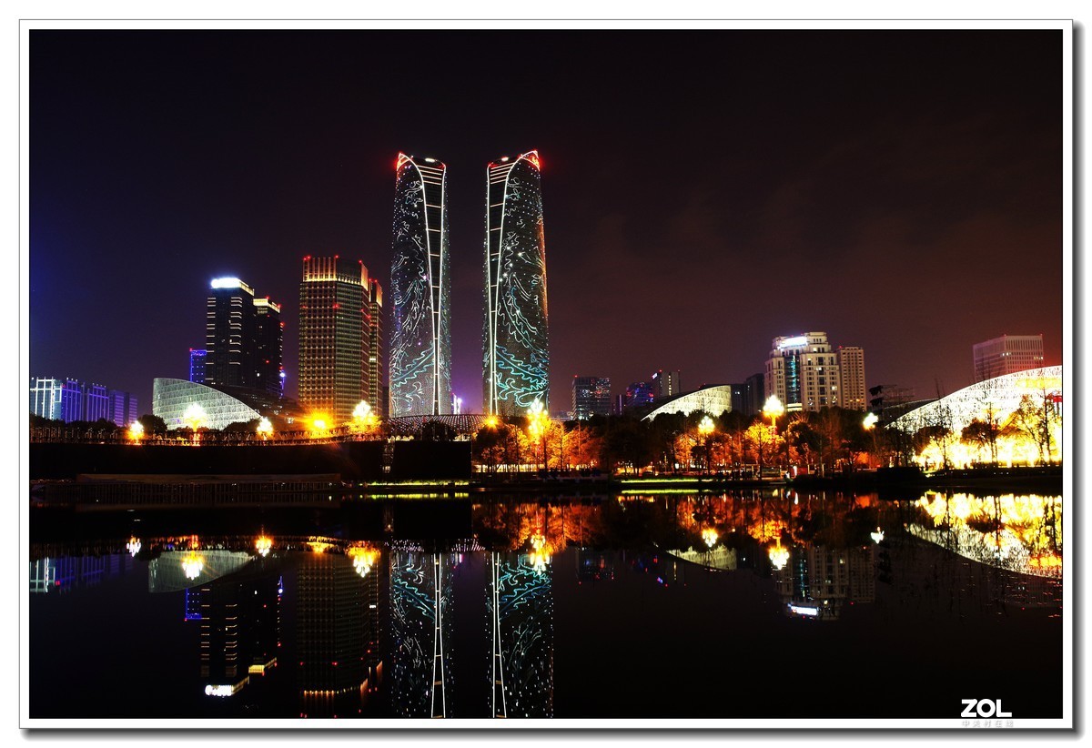 成都金融城双子塔新春灯光秀【1】