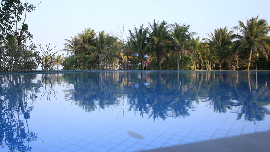 232【寿星老海南游摄日记】21.02.20临髙县长島兰湾：非常漂亮的游泳池！