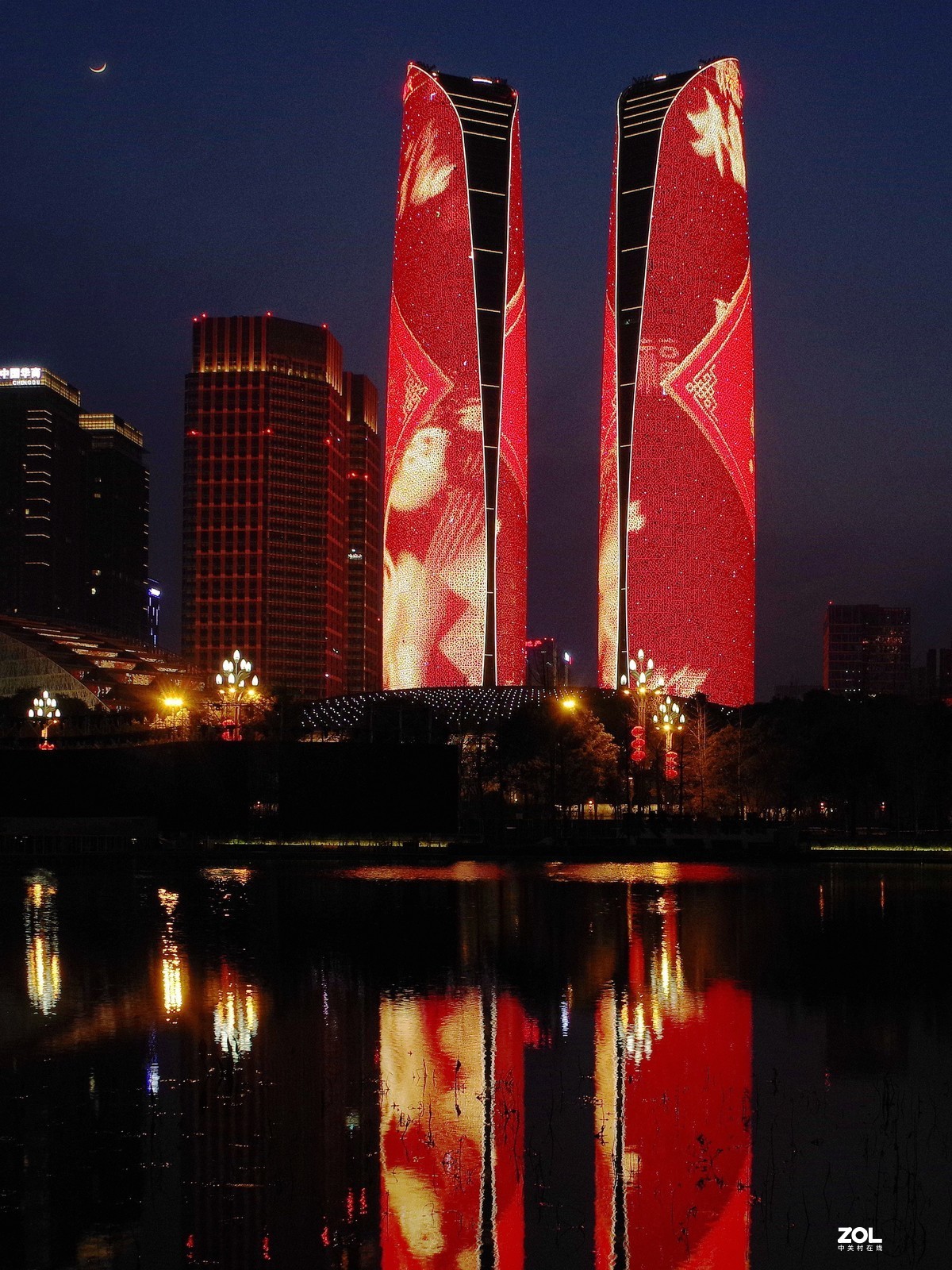 成都金融城双子塔新春灯光秀【1】