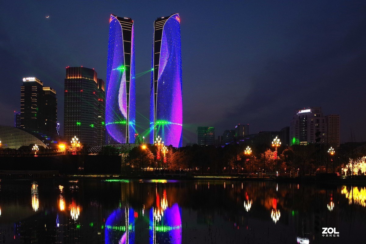 成都金融城双子塔新春灯光秀【1】