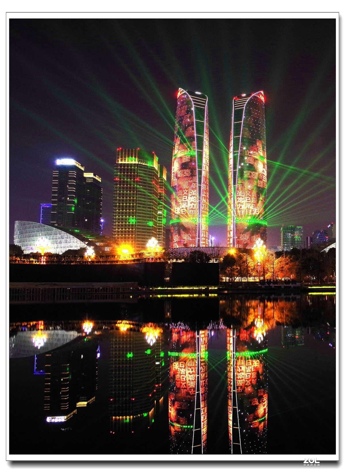 成都金融城双子塔新春灯光秀【1】