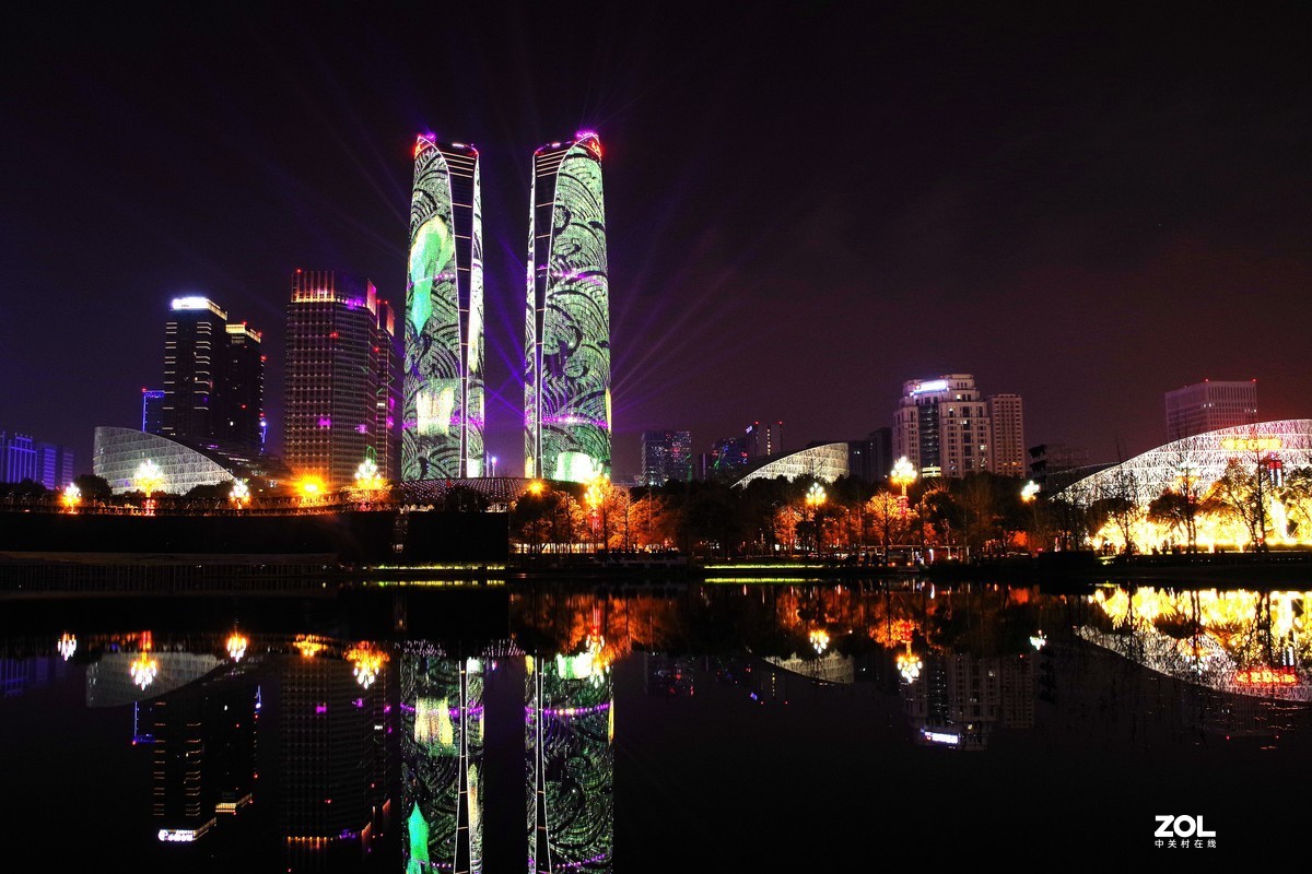 成都金融城双子塔新春灯光秀【1】