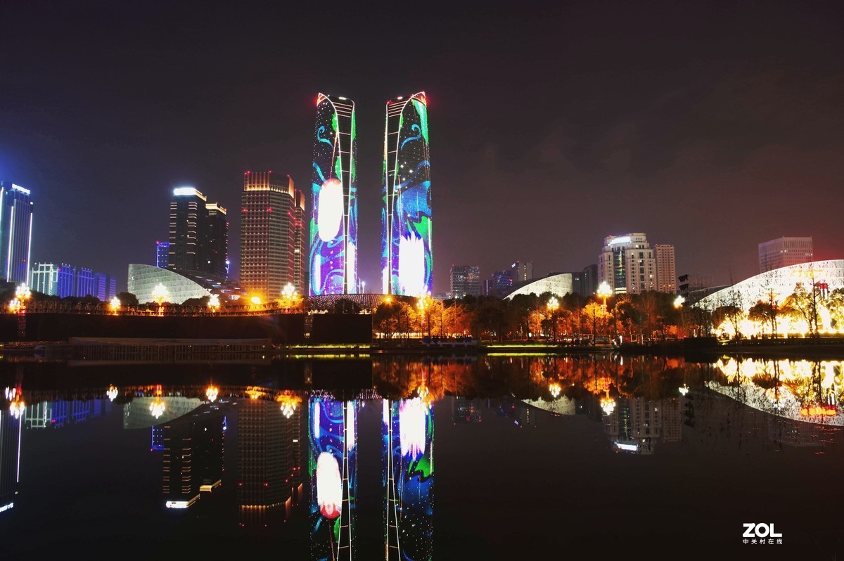 成都金融城双子塔新春灯光秀【1】