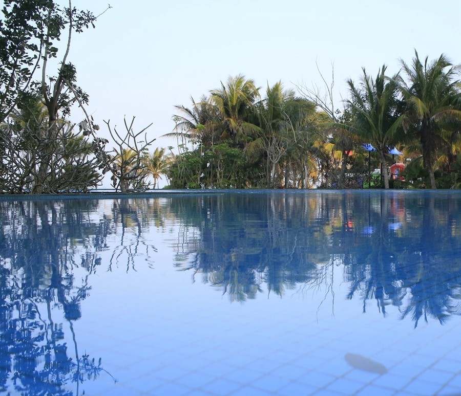 232【寿星老海南游摄日记】21.02.20临髙县长島兰湾：非常漂亮的游泳池！