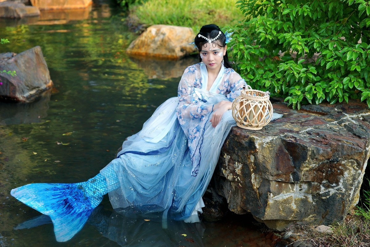 蓝色汉服美人鱼心乐