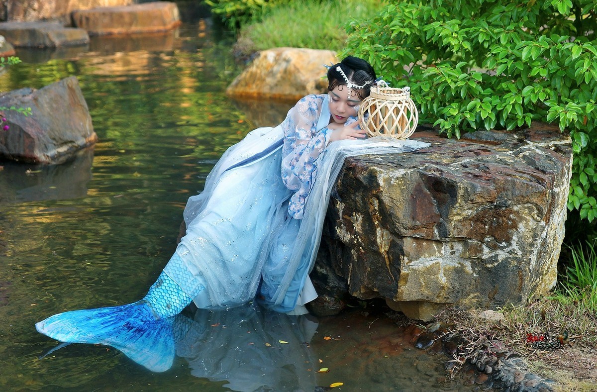 蓝色汉服美人鱼心乐