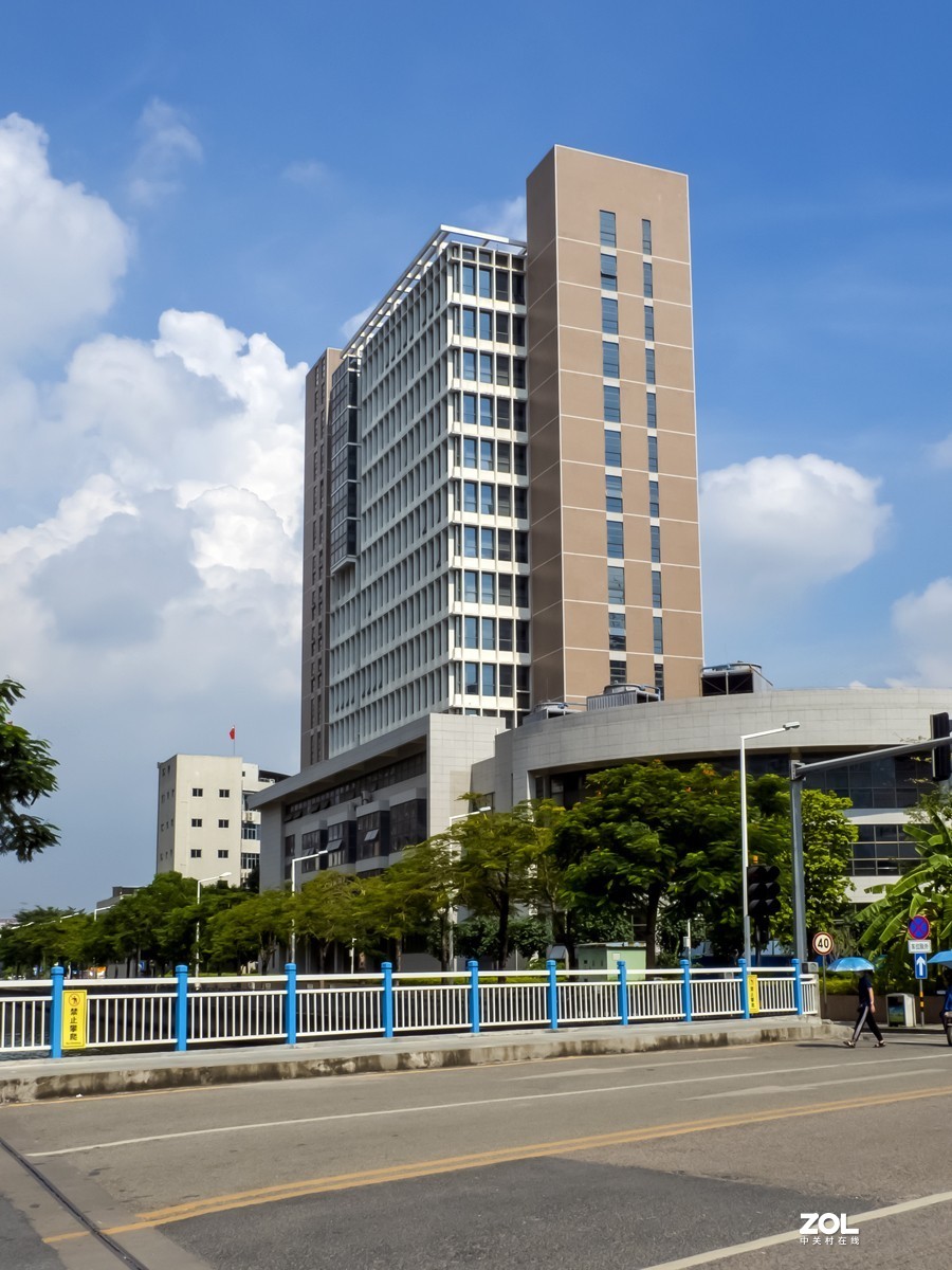 不校正畸变，看着不大顺眼