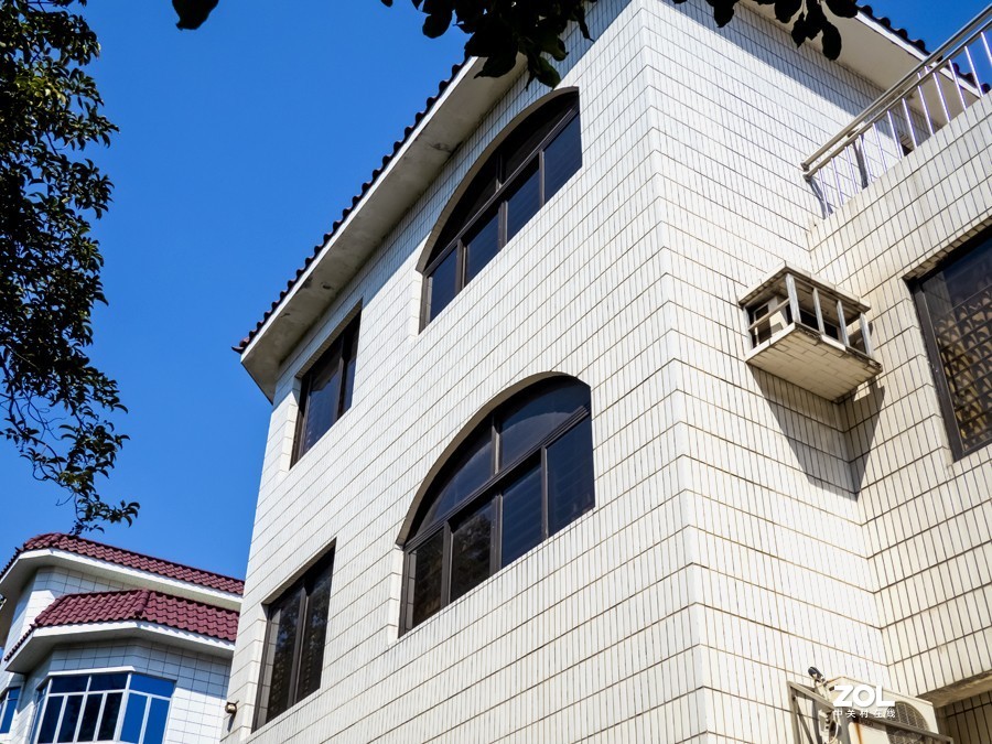 不校正畸变，看着不大顺眼