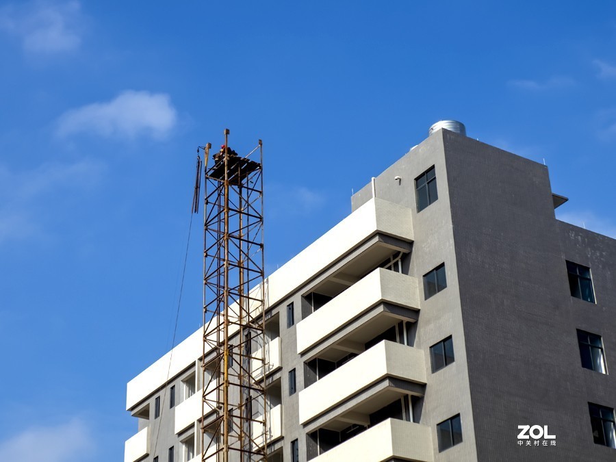 不校正畸变，看着不大顺眼