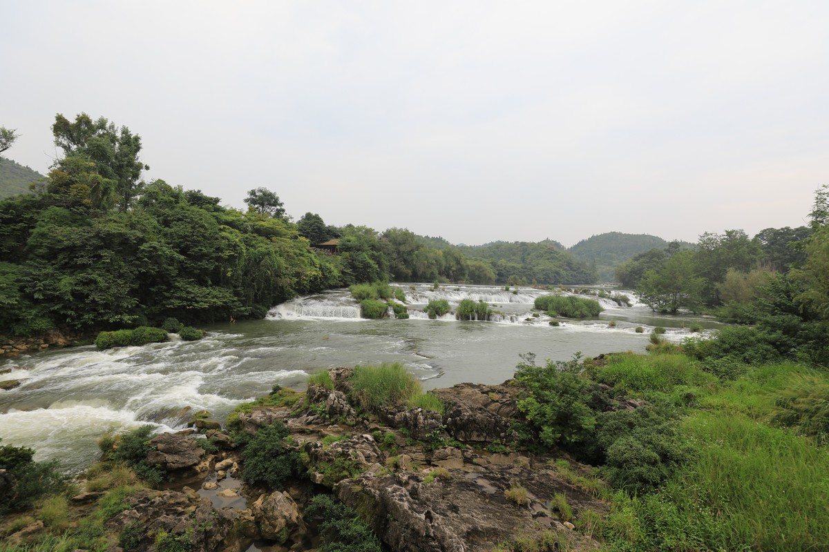 边走边拍路过黄果树瀑布上方