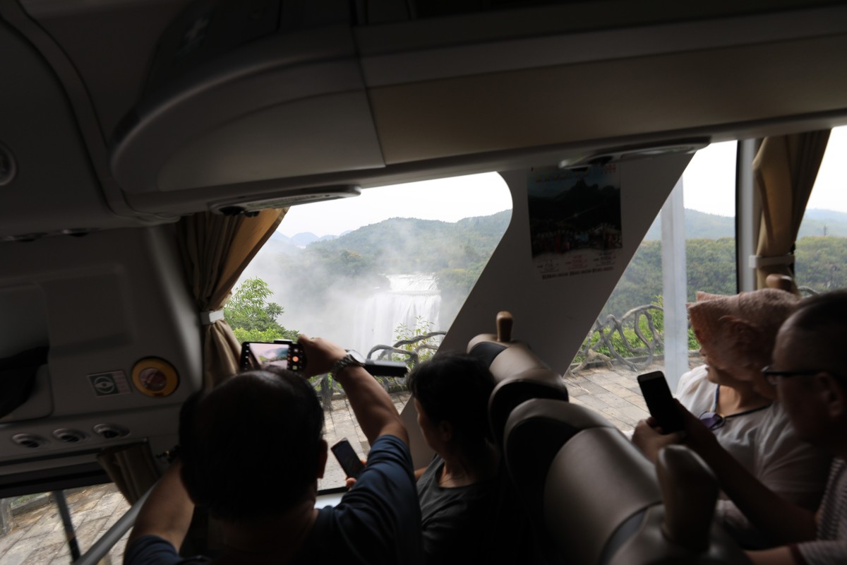 边走边拍路过黄果树瀑布上方