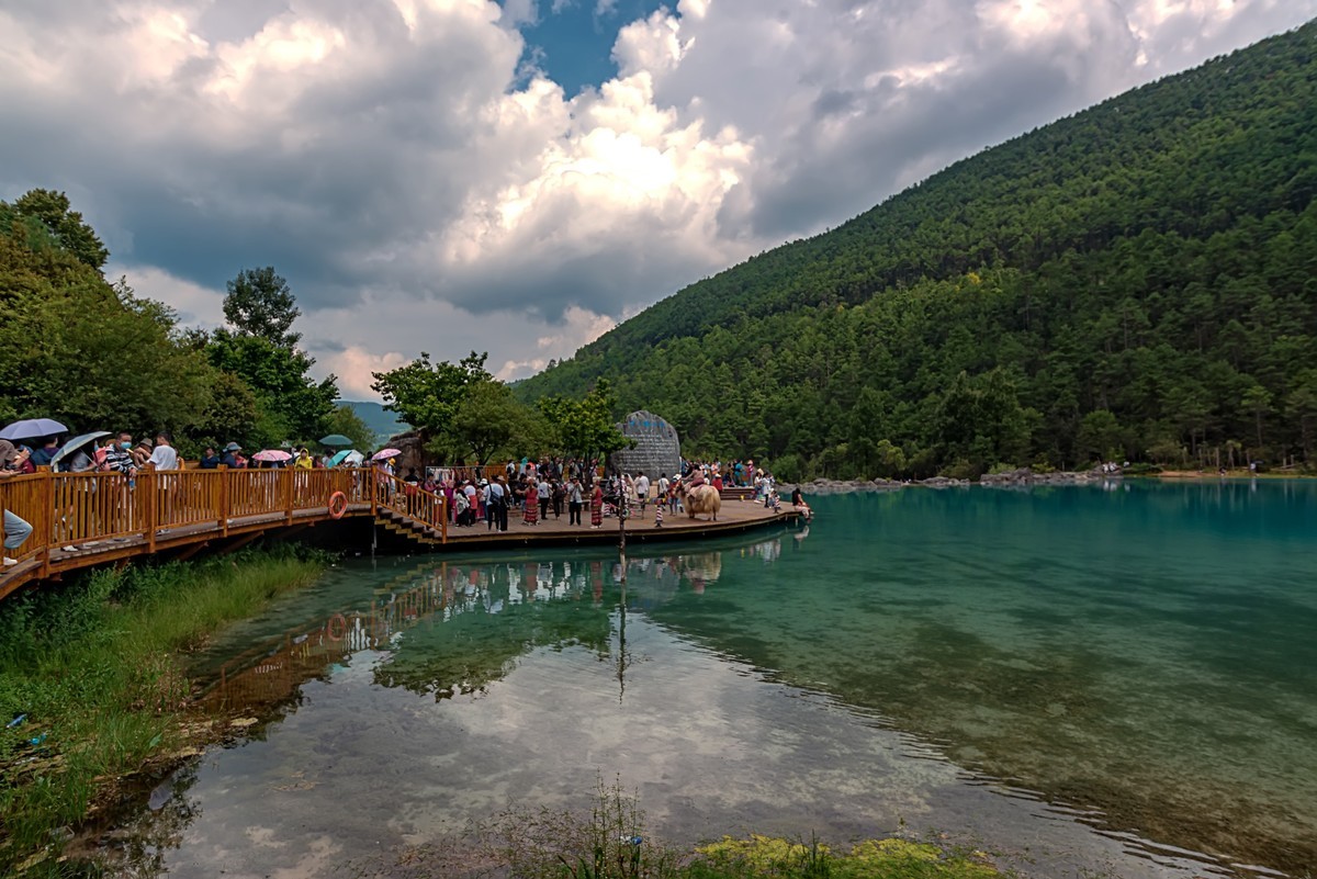 云南丽江玉龙纳西蓝月谷