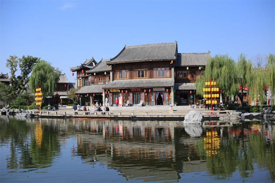 洛阳秋色美佳丽入境来