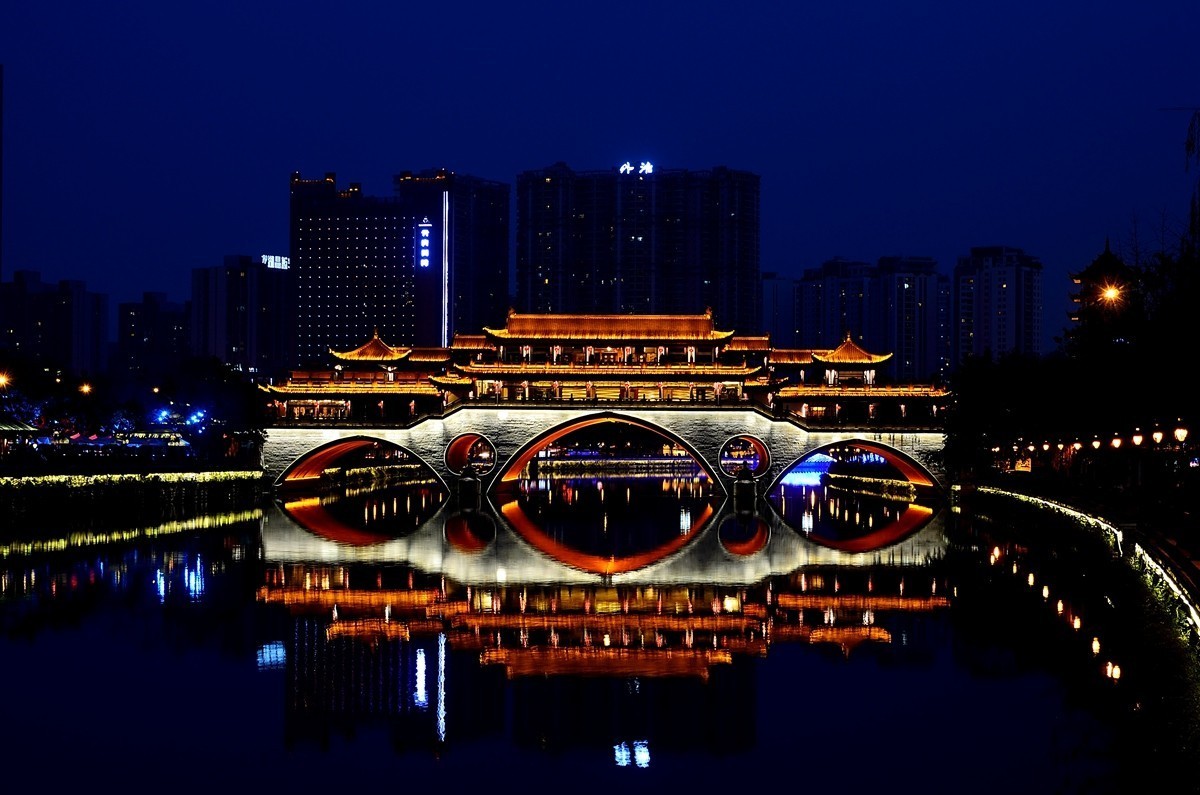 成都印象——传统乡愁与现代休闲交融的城市