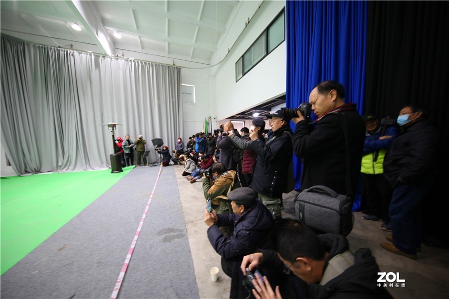 洛阳摄影家协会举办人像摄影公益大讲堂受到老百姓的欢迎