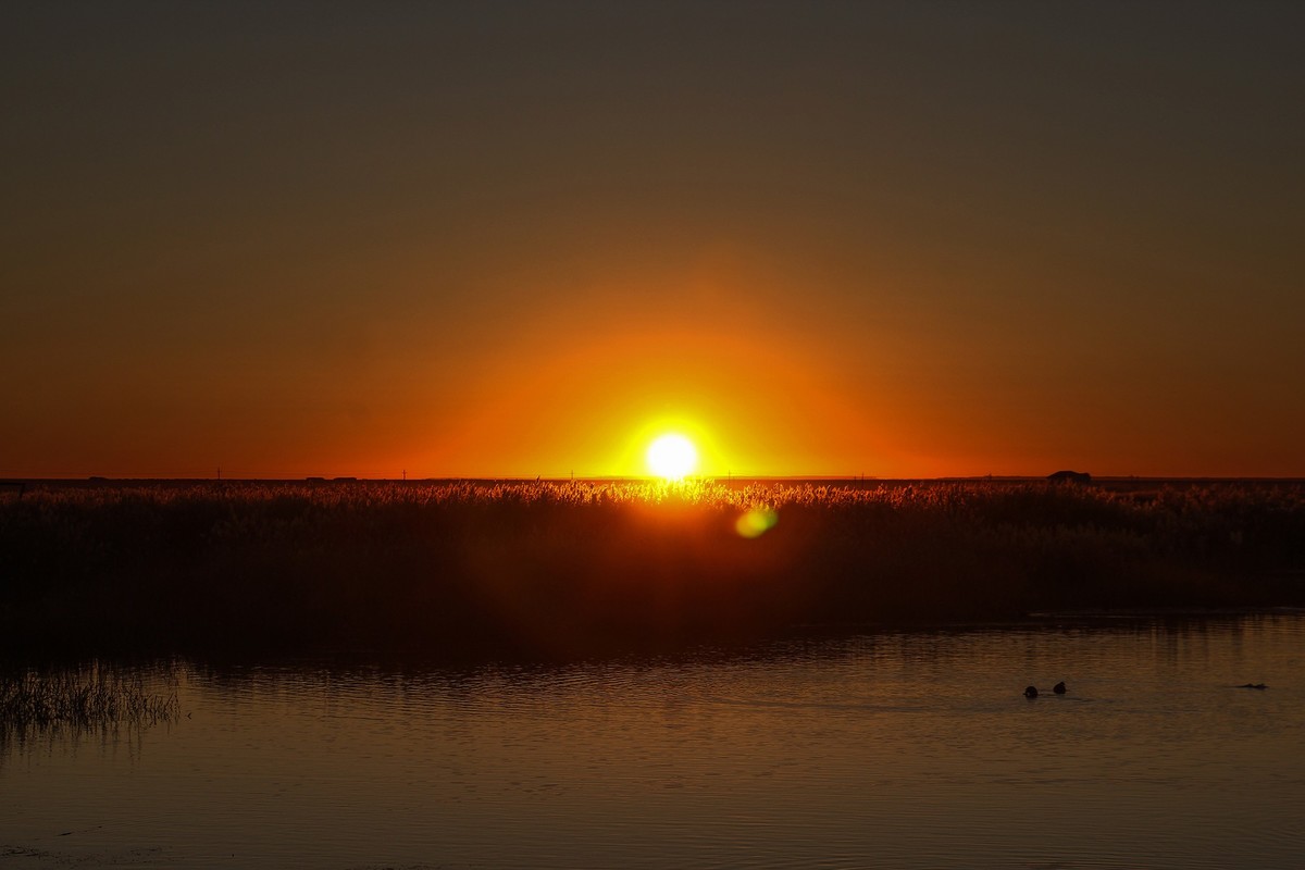 居延海觀日出(下)