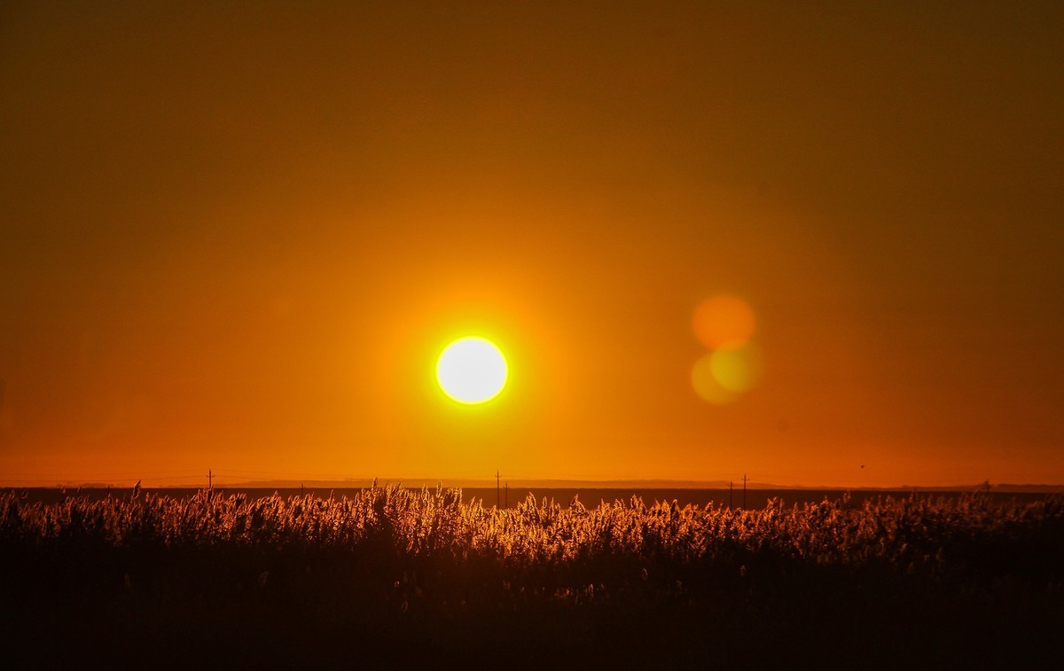 居延海觀日出(下)