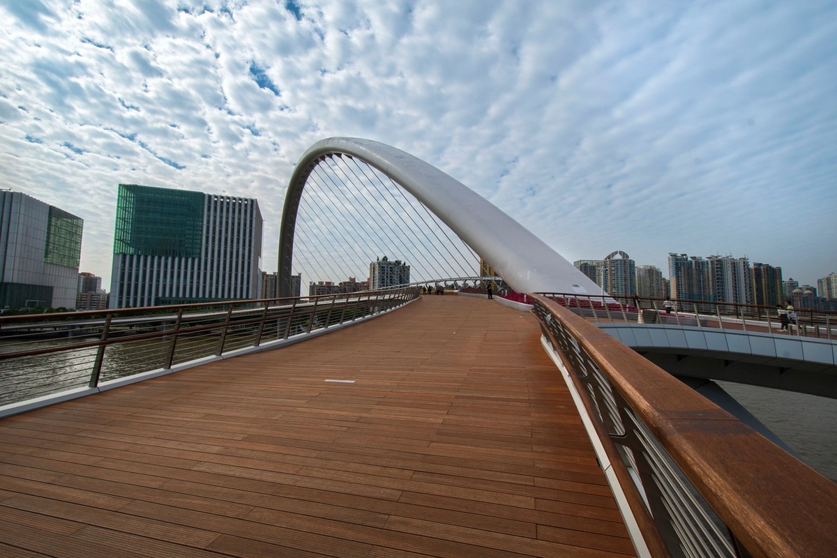 广州新地标海心沙步行大桥