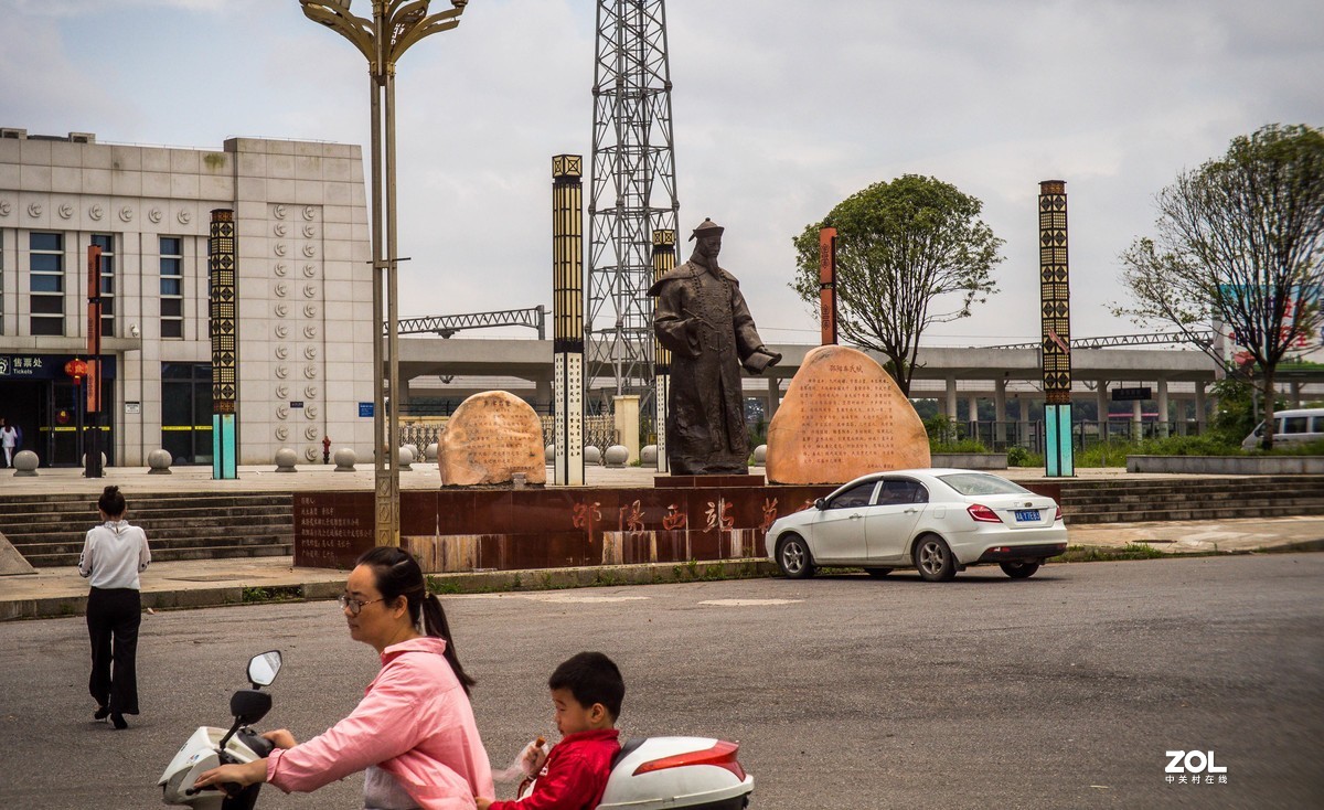 偶过邵阳西高铁站